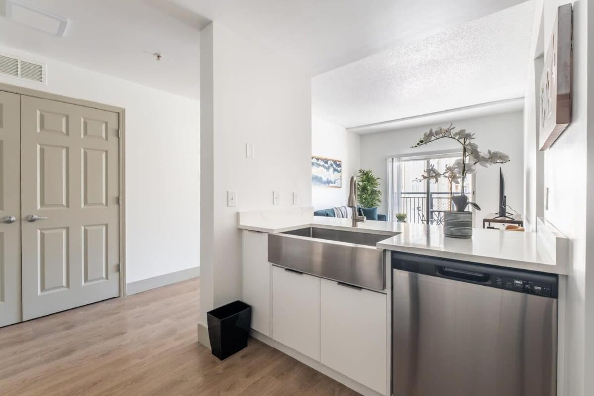4B 2Ba Luxury Central Apartment With Gym ชาร์ล็อต ภายนอก รูปภาพ