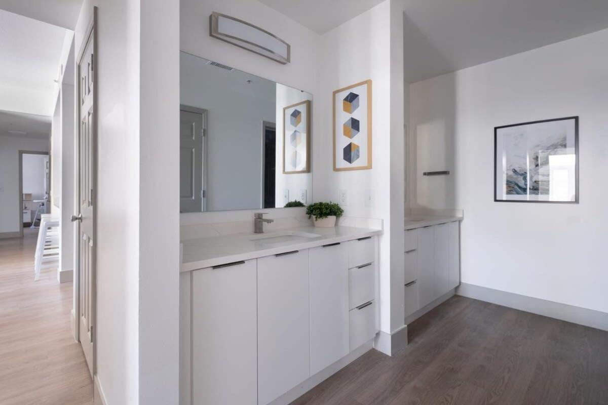 4B 2Ba Luxury Central Apartment With Gym ชาร์ล็อต ภายนอก รูปภาพ